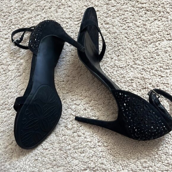 Nine West Heels Black with Sequent detail on the back Size 9 NWOT - Picture 3 of 3